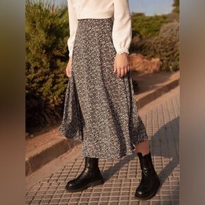 NWOT Ditsy Floral Midi Skirt